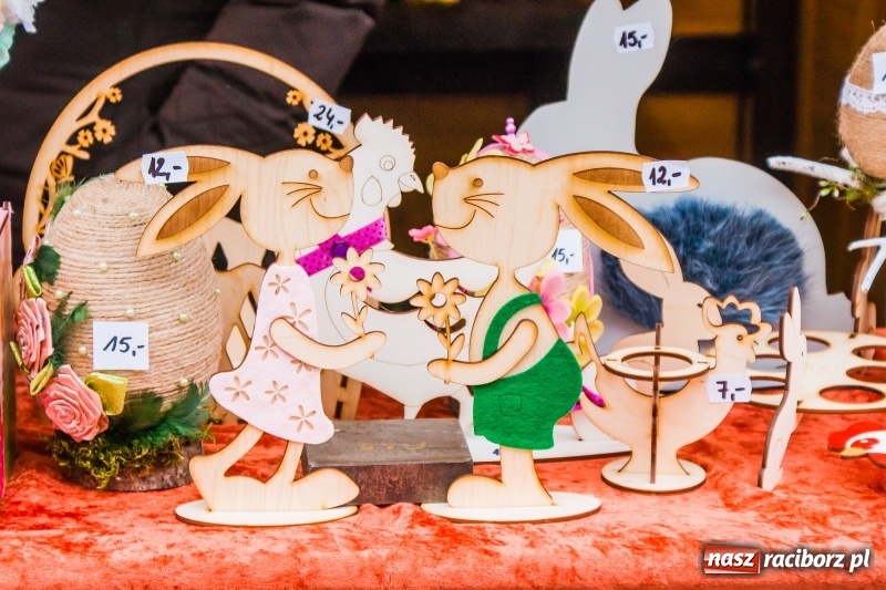 Zdjęcie w galerii na portalu naszraciborz.pl: Na Rynku rozpoczął się raciborski Jarmark Wielkanocny. Potrwa do niedzieli wiadomości z regionu