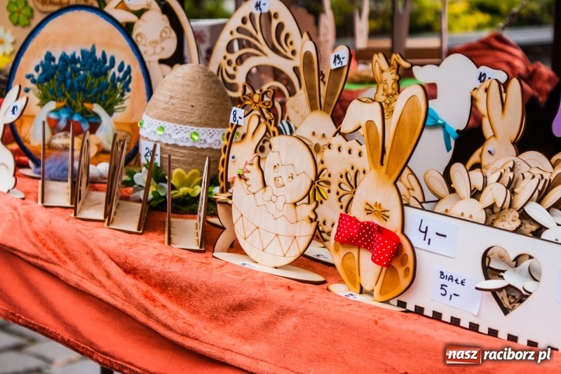 Zdjęcie w galerii na portalu naszraciborz.pl: Na Rynku rozpoczął się raciborski Jarmark Wielkanocny. Potrwa do niedzieli wiadomości z regionu
