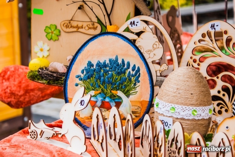 Zdjęcie w galerii na portalu naszraciborz.pl: Na Rynku rozpoczął się raciborski Jarmark Wielkanocny. Potrwa do niedzieli wiadomości z regionu
