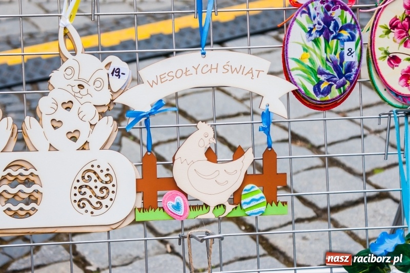 Zdjęcie w galerii na portalu naszraciborz.pl: Na Rynku rozpoczął się raciborski Jarmark Wielkanocny. Potrwa do niedzieli wiadomości z regionu