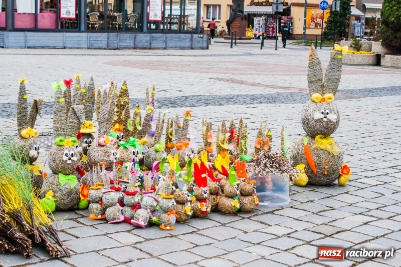 Zdjęcie w galerii na portalu naszraciborz.pl: Na Rynku rozpoczął się raciborski Jarmark Wielkanocny. Potrwa do niedzieli wiadomości z regionu