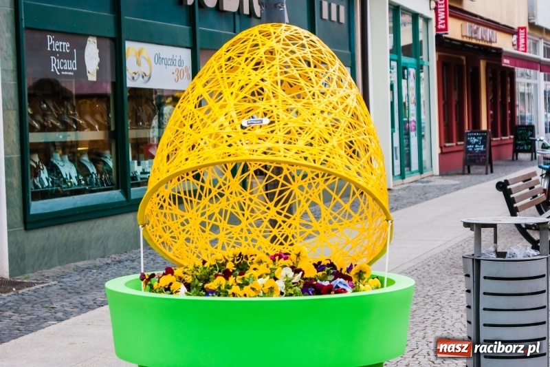 Zdjęcie w galerii na portalu naszraciborz.pl: Na Rynku rozpoczął się raciborski Jarmark Wielkanocny. Potrwa do niedzieli wiadomości z regionu