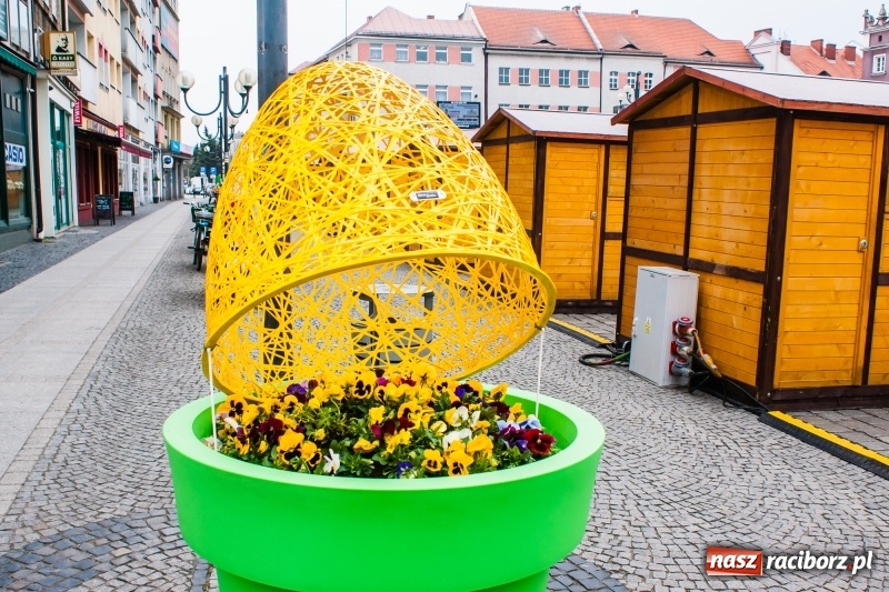Zdjęcie w galerii na portalu naszraciborz.pl: Na Rynku rozpoczął się raciborski Jarmark Wielkanocny. Potrwa do niedzieli wiadomości z regionu