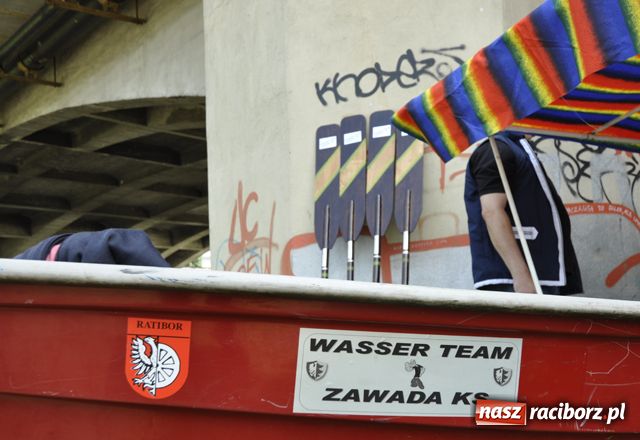 Zdjęcie w galerii na portalu naszraciborz.pl: Pływadło na PROTEST wiadomości z regionu