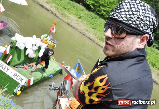 Zdjęcie w galerii na portalu naszraciborz.pl: Pływadło na PROTEST wiadomości z regionu