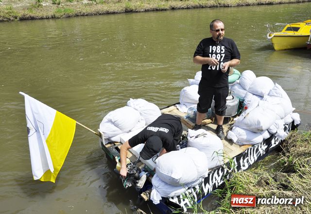 Zdjęcie w galerii na portalu naszraciborz.pl: Pływadło na PROTEST wiadomości z regionu