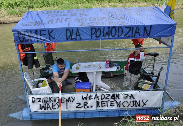 Zdjęcie w galerii na portalu naszraciborz.pl: Pływadło na PROTEST wiadomości z regionu