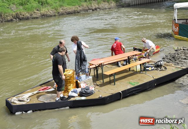 Zdjęcie w galerii na portalu naszraciborz.pl: Pływadło na PROTEST wiadomości z regionu