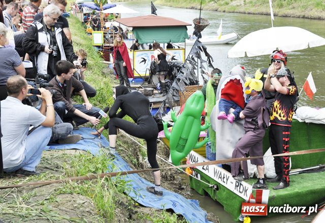 Zdjęcie w galerii na portalu naszraciborz.pl: Pływadło na PROTEST wiadomości z regionu
