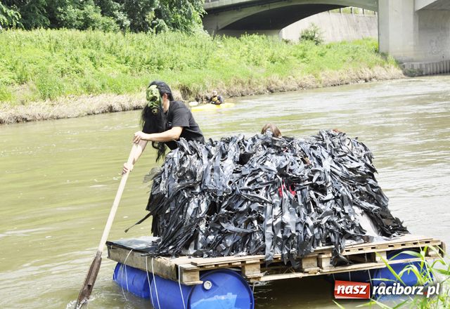 Zdjęcie w galerii na portalu naszraciborz.pl: Pływadło na PROTEST wiadomości z regionu
