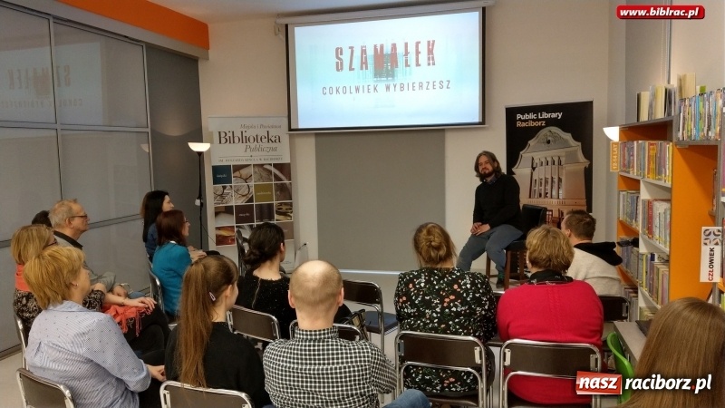 Zdjęcie w galerii na portalu naszraciborz.pl: Scenarzysta gry Wiedźmin gościł w raciborskiej bibliotece wiadomości z regionu