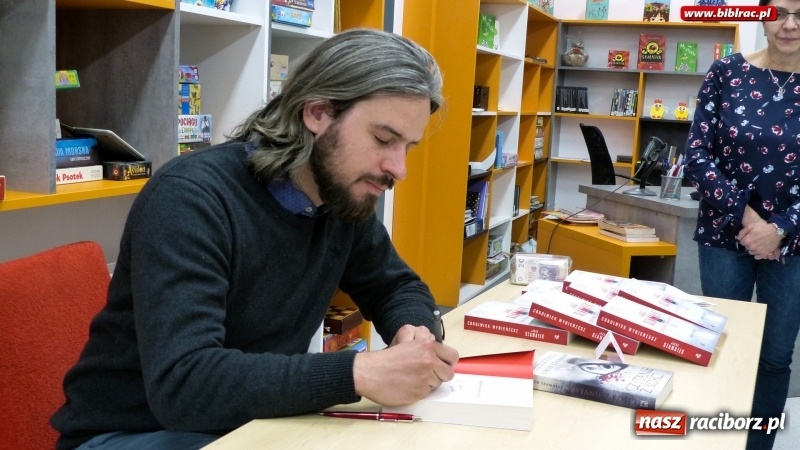 Zdjęcie w galerii na portalu naszraciborz.pl: Scenarzysta gry Wiedźmin gościł w raciborskiej bibliotece wiadomości z regionu