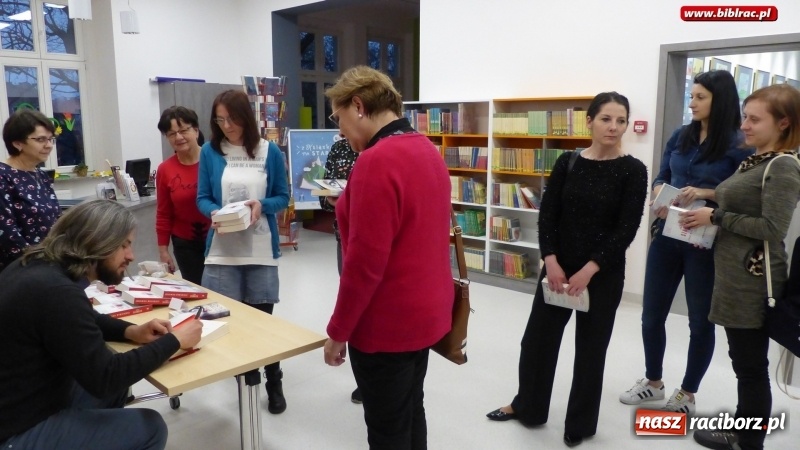 Zdjęcie w galerii na portalu naszraciborz.pl: Scenarzysta gry Wiedźmin gościł w raciborskiej bibliotece wiadomości z regionu