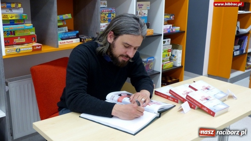 Zdjęcie w galerii na portalu naszraciborz.pl: Scenarzysta gry Wiedźmin gościł w raciborskiej bibliotece wiadomości z regionu