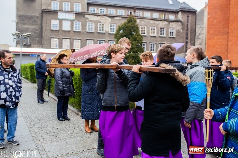 Zdjęcie w galerii na portalu naszraciborz.pl: Droga krzyżowa ulicami Raciborza wiadomości z regionu
