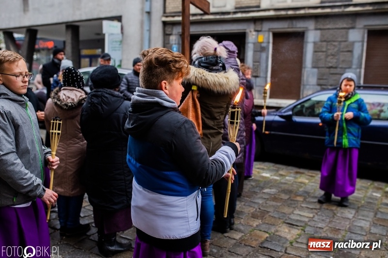 Zdjęcie w galerii na portalu naszraciborz.pl: Droga krzyżowa ulicami Raciborza wiadomości z regionu