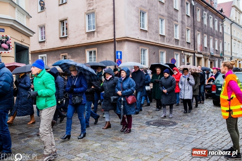 Zdjęcie w galerii na portalu naszraciborz.pl: Droga krzyżowa ulicami Raciborza wiadomości z regionu