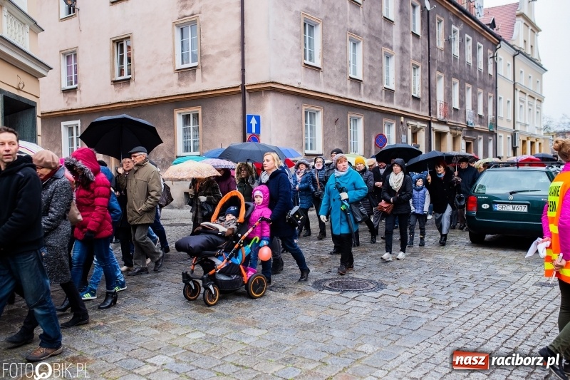 Zdjęcie w galerii na portalu naszraciborz.pl: Droga krzyżowa ulicami Raciborza wiadomości z regionu