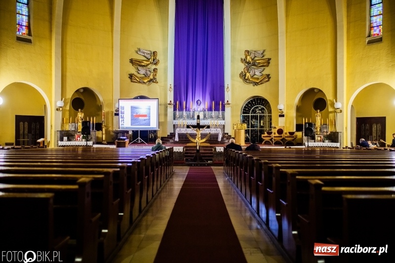 Zdjęcie w galerii na portalu naszraciborz.pl: Droga krzyżowa ulicami Raciborza wiadomości z regionu