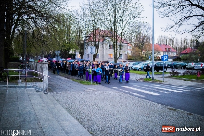Zdjęcie w galerii na portalu naszraciborz.pl: Droga krzyżowa ulicami Raciborza wiadomości z regionu