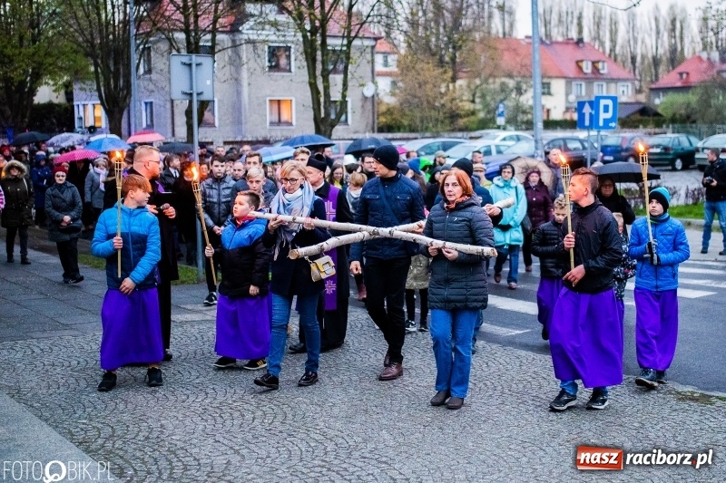 Zdjęcie w galerii na portalu naszraciborz.pl: Droga krzyżowa ulicami Raciborza wiadomości z regionu