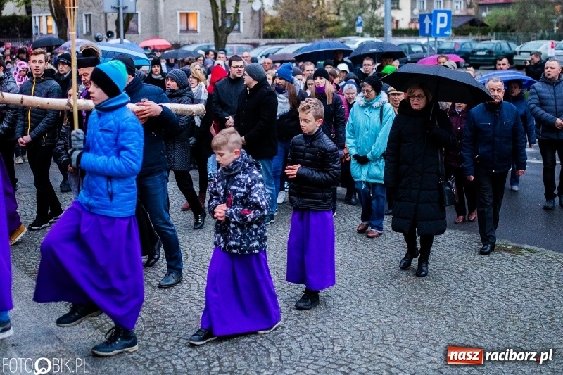 Zdjęcie w galerii na portalu naszraciborz.pl: Droga krzyżowa ulicami Raciborza wiadomości z regionu