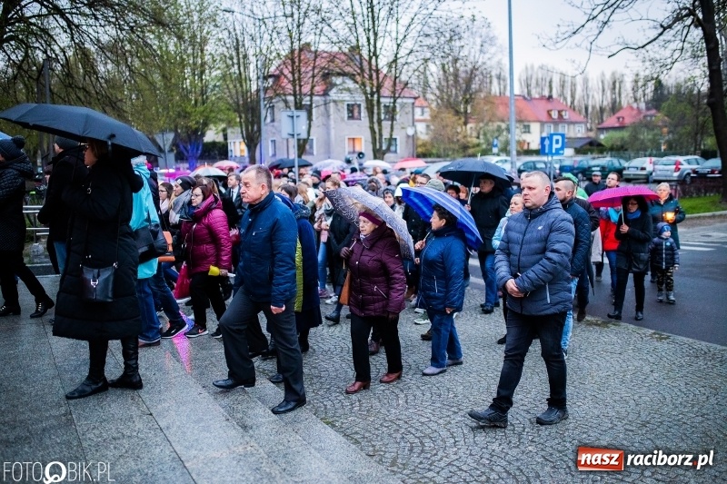 Zdjęcie w galerii na portalu naszraciborz.pl: Droga krzyżowa ulicami Raciborza wiadomości z regionu