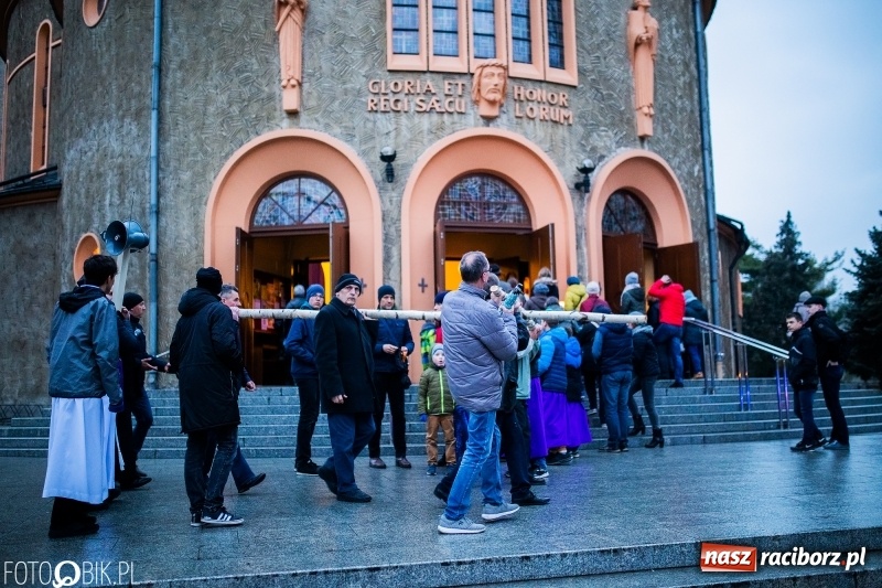 Zdjęcie w galerii na portalu naszraciborz.pl: Droga krzyżowa ulicami Raciborza wiadomości z regionu