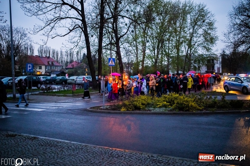 Zdjęcie w galerii na portalu naszraciborz.pl: Droga krzyżowa ulicami Raciborza wiadomości z regionu