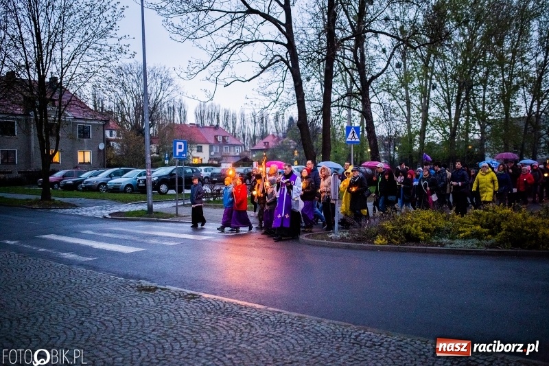Zdjęcie w galerii na portalu naszraciborz.pl: Droga krzyżowa ulicami Raciborza wiadomości z regionu