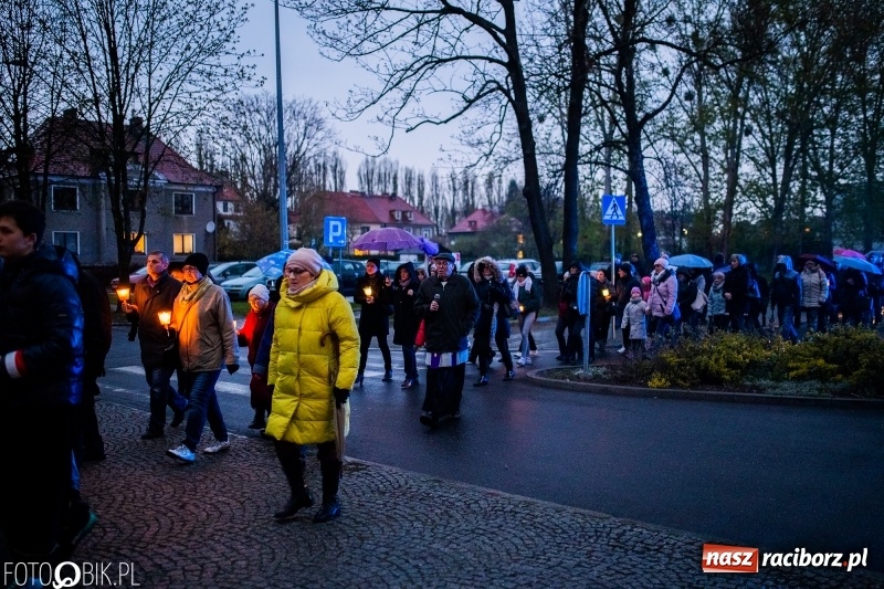 Zdjęcie w galerii na portalu naszraciborz.pl: Droga krzyżowa ulicami Raciborza wiadomości z regionu
