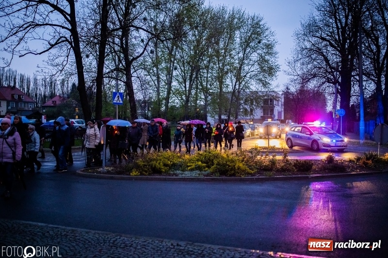 Zdjęcie w galerii na portalu naszraciborz.pl: Droga krzyżowa ulicami Raciborza wiadomości z regionu
