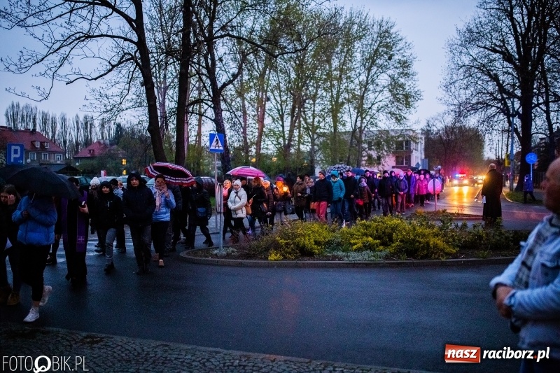 Zdjęcie w galerii na portalu naszraciborz.pl: Droga krzyżowa ulicami Raciborza wiadomości z regionu