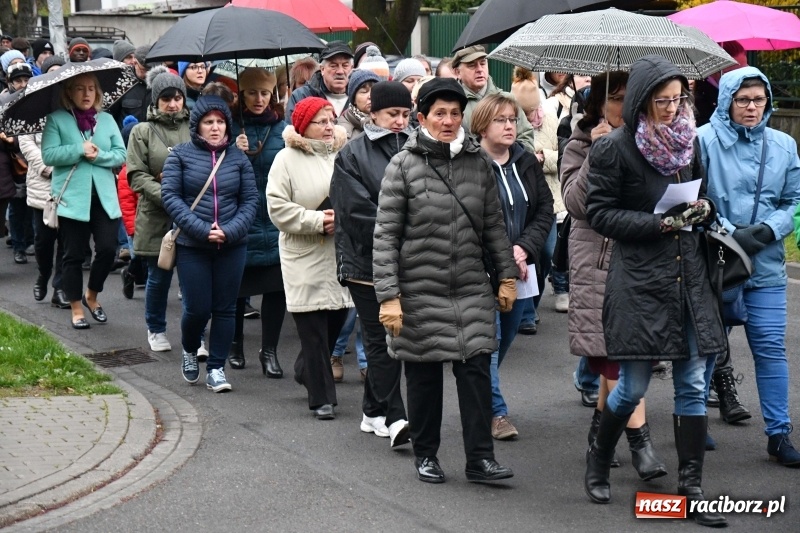 Zdjęcie w galerii na portalu naszraciborz.pl: Droga krzyżowa ulicami Raciborza wiadomości z regionu