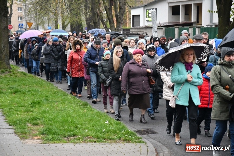 Zdjęcie w galerii na portalu naszraciborz.pl: Droga krzyżowa ulicami Raciborza wiadomości z regionu