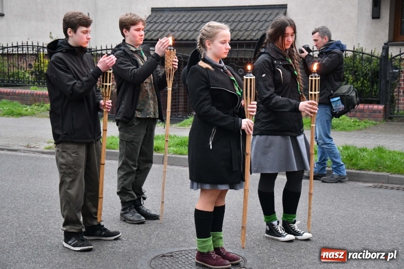 Zdjęcie w galerii na portalu naszraciborz.pl: Droga krzyżowa ulicami Raciborza wiadomości z regionu