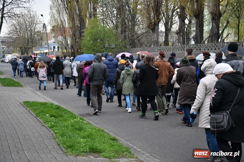 Zdjęcie w galerii na portalu naszraciborz.pl: Droga krzyżowa ulicami Raciborza wiadomości z regionu