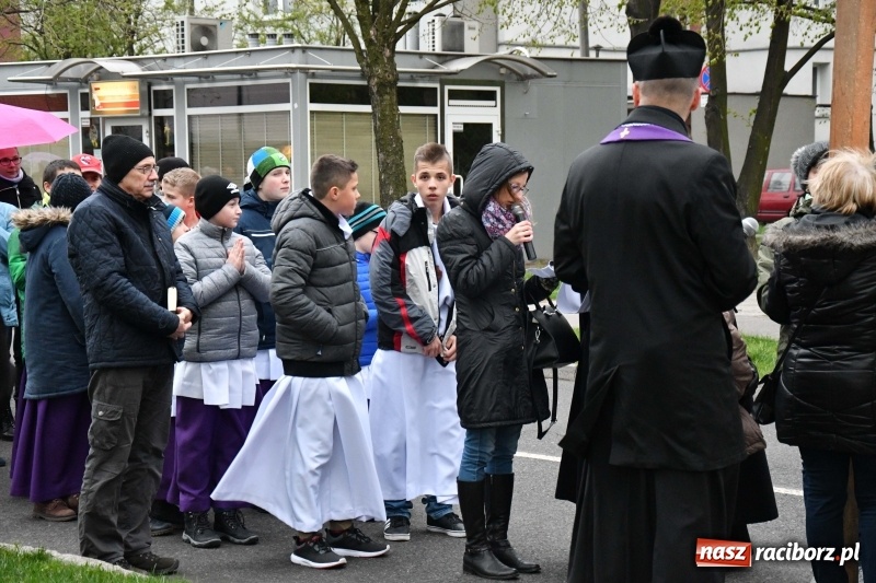 Zdjęcie w galerii na portalu naszraciborz.pl: Droga krzyżowa ulicami Raciborza wiadomości z regionu
