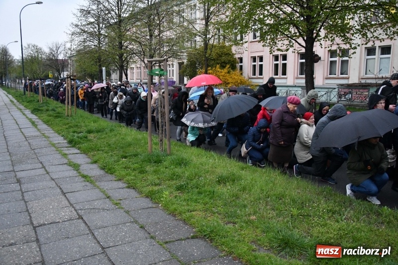 Zdjęcie w galerii na portalu naszraciborz.pl: Droga krzyżowa ulicami Raciborza wiadomości z regionu