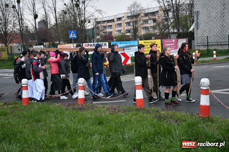 Zdjęcie w galerii na portalu naszraciborz.pl: Droga krzyżowa ulicami Raciborza wiadomości z regionu