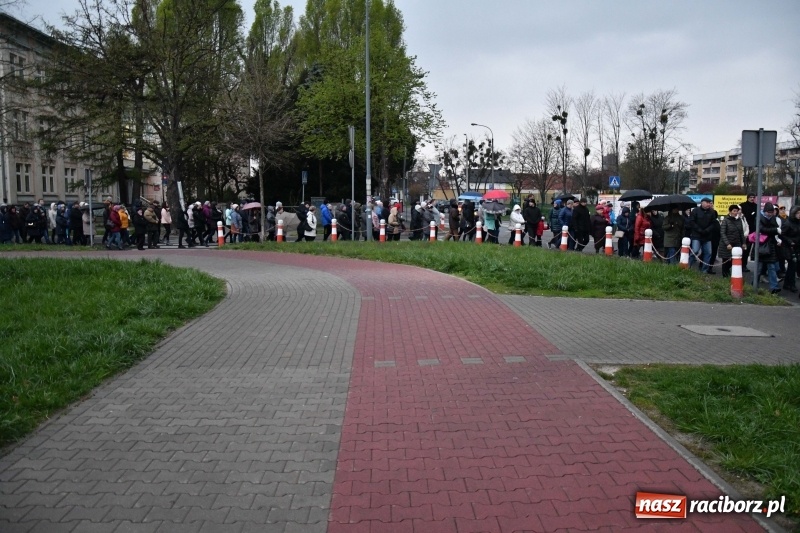 Zdjęcie w galerii na portalu naszraciborz.pl: Droga krzyżowa ulicami Raciborza wiadomości z regionu