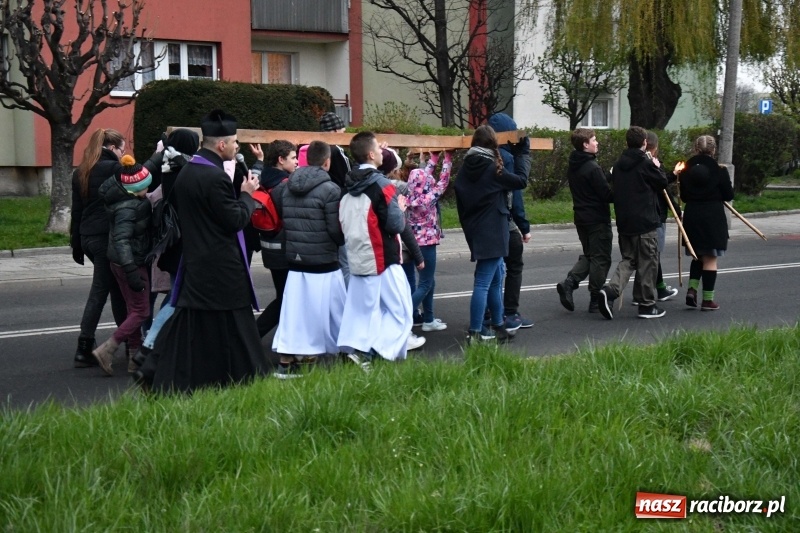 Zdjęcie w galerii na portalu naszraciborz.pl: Droga krzyżowa ulicami Raciborza wiadomości z regionu