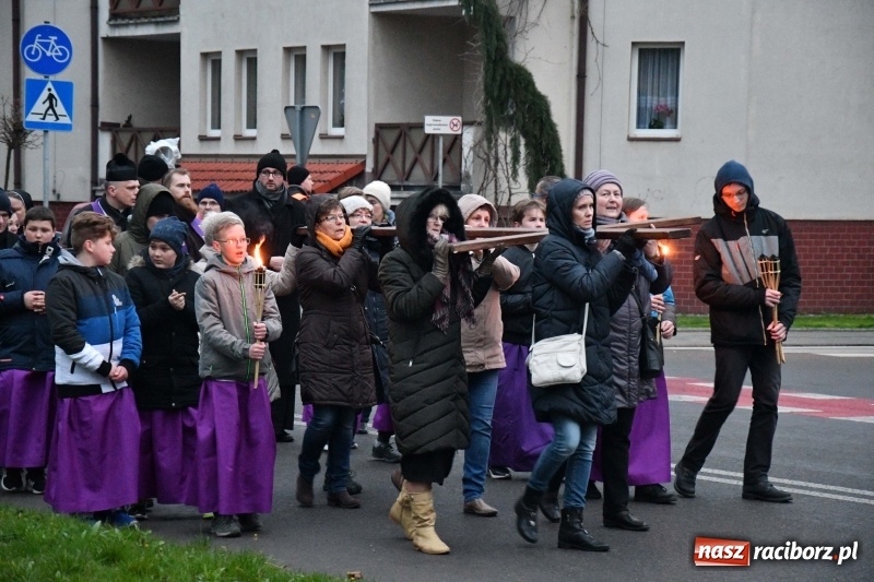 Zdjęcie w galerii na portalu naszraciborz.pl: Droga krzyżowa ulicami Raciborza wiadomości z regionu