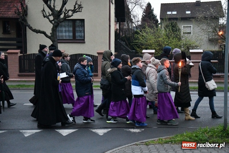 Zdjęcie w galerii na portalu naszraciborz.pl: Droga krzyżowa ulicami Raciborza wiadomości z regionu