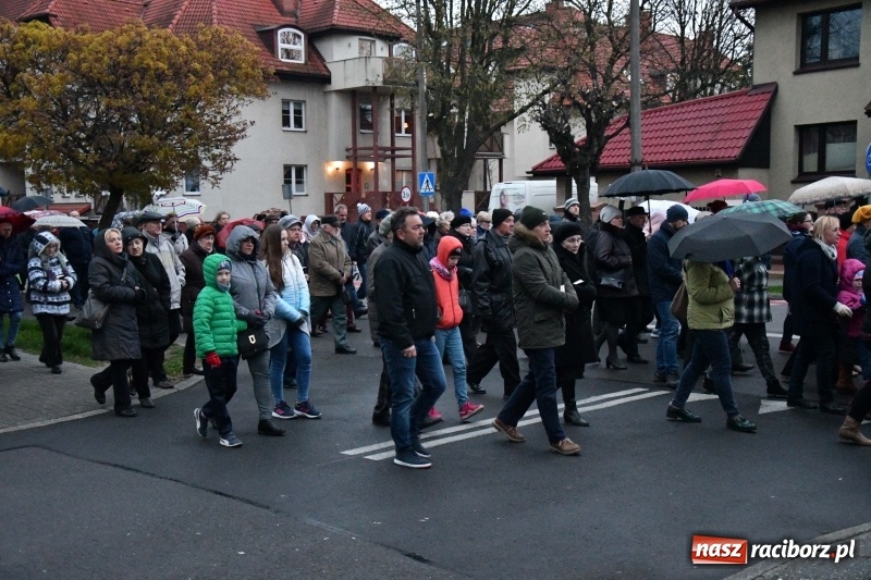 Zdjęcie w galerii na portalu naszraciborz.pl: Droga krzyżowa ulicami Raciborza wiadomości z regionu