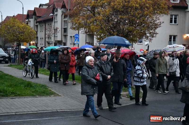 Zdjęcie w galerii na portalu naszraciborz.pl: Droga krzyżowa ulicami Raciborza wiadomości z regionu