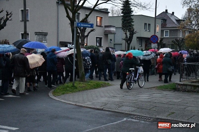 Zdjęcie w galerii na portalu naszraciborz.pl: Droga krzyżowa ulicami Raciborza wiadomości z regionu