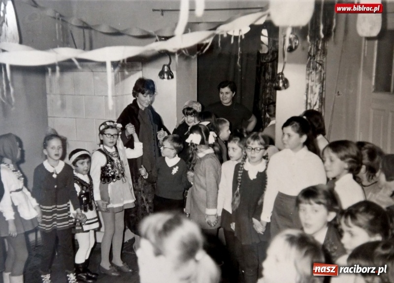 Zdjęcie w galerii na portalu naszraciborz.pl: Magiczne lata 60. i 70. w Raciborzu. Rozpoznacie się na zdjęciach?  wiadomości z regionu