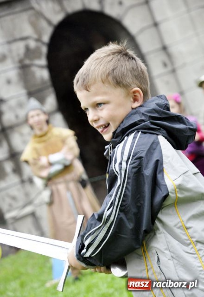 Zdjęcie w galerii na portalu naszraciborz.pl: Noc Świętojańska pod zamkiem wiadomości z regionu