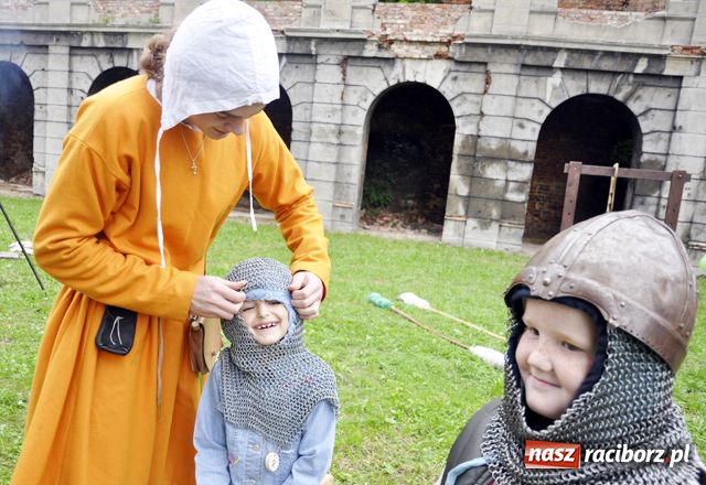 Zdjęcie w galerii na portalu naszraciborz.pl: Noc Świętojańska pod zamkiem wiadomości z regionu